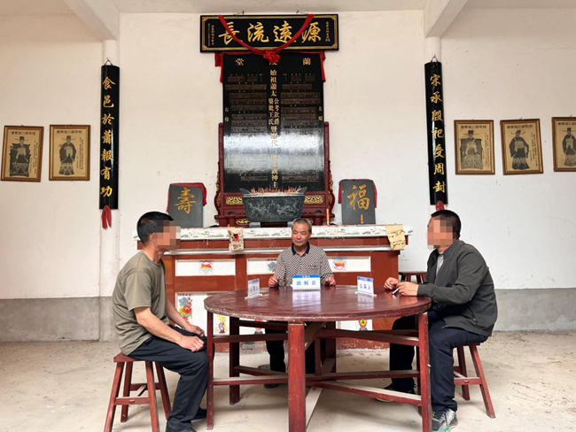 運(yùn)用客家山歌、宗祠文化開展調(diào)解。龍巖市委政法委供圖
