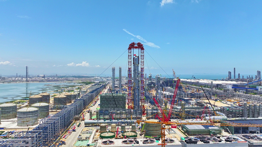 中沙古雷乙烯項(xiàng)目EOEG洗滌塔吊裝就位?？律偃鐢z