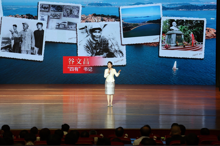 全國(guó)五好家庭榮譽(yù)獲得者家庭成員、福建省播音主持協(xié)會(huì)秘書長(zhǎng)朱朝陽(yáng)分享《我奮斗，我幸福》。主辦方供圖