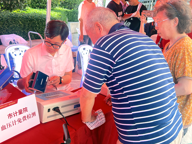 廈門市計量院開展免費檢測服務。廈門市市場監(jiān)管局供圖