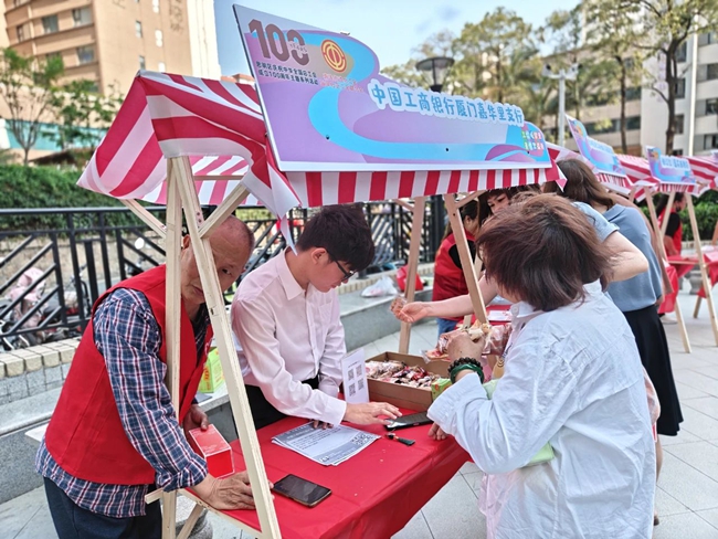 社區(qū)開展“鄰里美食節(jié)”等活動