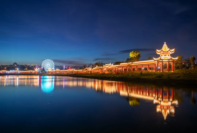 建設(shè)提升后的東湖公園成為市民休閑的好去處