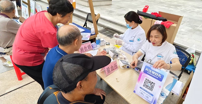 公益問(wèn)診區(qū)。林林?jǐn)z