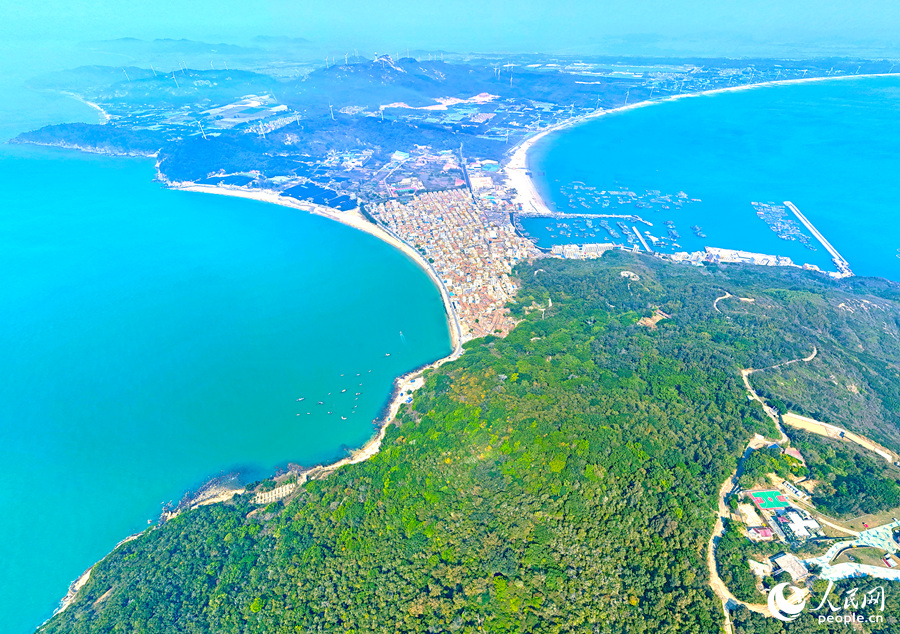 三面臨海的澳角村不僅給當(dāng)?shù)厝藥砹素S富的物質(zhì)財(cái)富，更孕育了深厚的精神財(cái)富。人民網(wǎng) 李昌乾攝