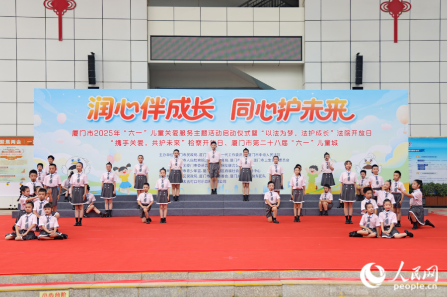 朗誦《這就是廈門》。人民網(wǎng)記者 陳博攝