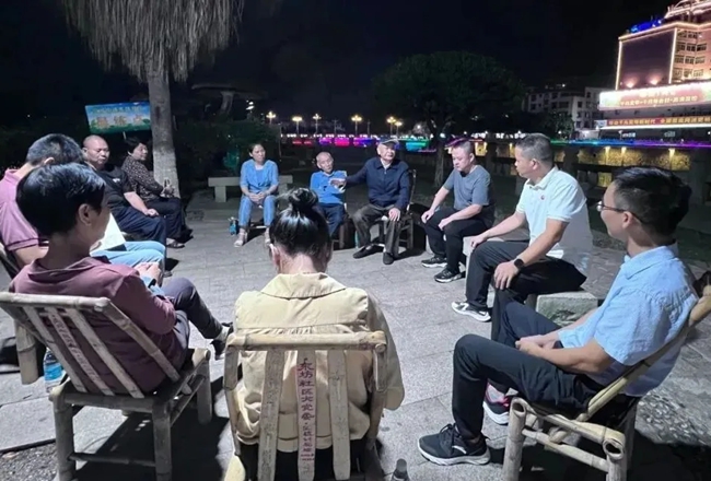 “居民夜談會”現(xiàn)場。龍巖市融媒體中心供圖