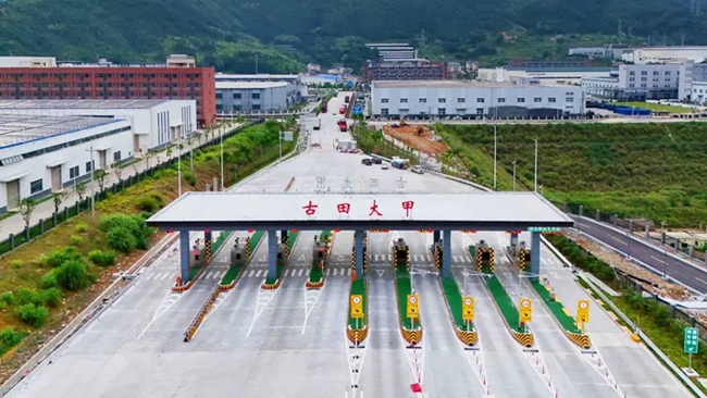 寧古高速一類客車收費(fèi)標(biāo)準(zhǔn)為0.60元/車公里，一類貨車0.45元/車公里