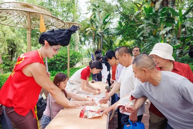 福州市“民法典宣傳月”主題宣傳活動(dòng)巧用影視IP，吸引駐足群眾參與學(xué)法