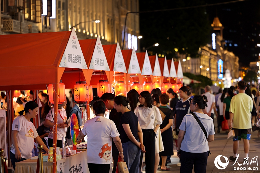 活動還設(shè)置臺商展銷、美食市集等。人民網(wǎng)記者 陳博攝