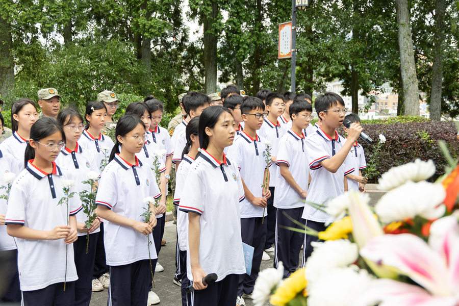 學(xué)校舉行陳祥榕烈士犧牲五周年緬懷祭奠活動。屏南縣委宣傳部供圖