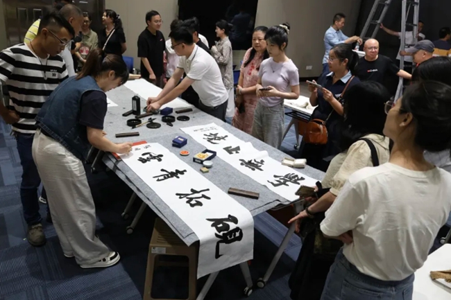 現(xiàn)場創(chuàng)作