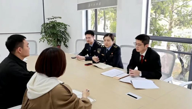 集美區(qū)綜治中心組織區(qū)法院與區(qū)市場監(jiān)督管理局共同會(huì)商，共享糾紛數(shù)據(jù)及企業(yè)整改動(dòng)態(tài)。集美法院供圖