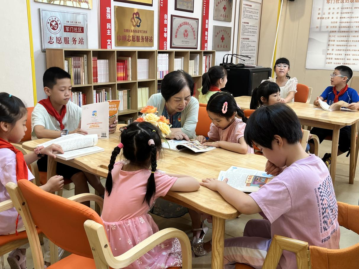 軍門社區(qū)開展“閱讀潤心，書香育人”讀書日活動(dòng)。軍門社區(qū)供圖