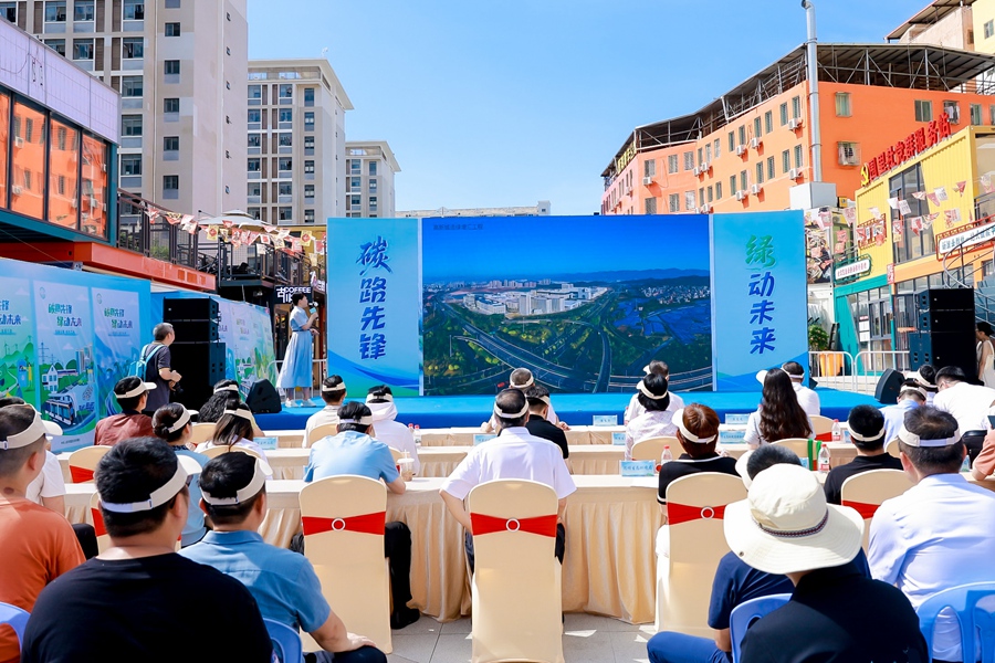 介紹廈門火炬高新區(qū)低碳園區(qū)建設(shè)情況。廈門市生態(tài)環(huán)境局供圖