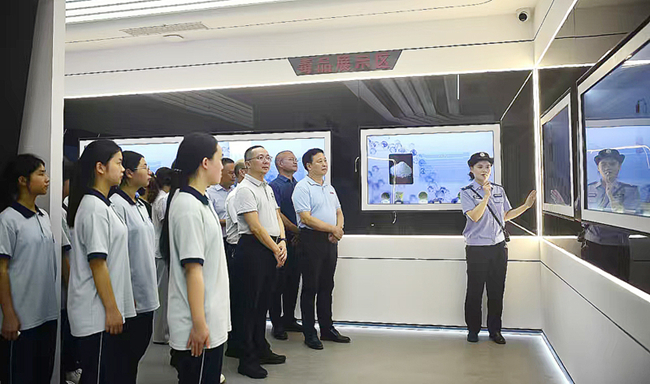 參觀安溪縣林則徐禁毒教育基地。安溪縣公安局供圖