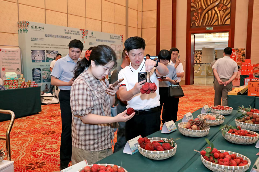 活動(dòng)現(xiàn)場(chǎng)展出各類荔枝、龍眼。漳州市農(nóng)業(yè)農(nóng)村局供圖