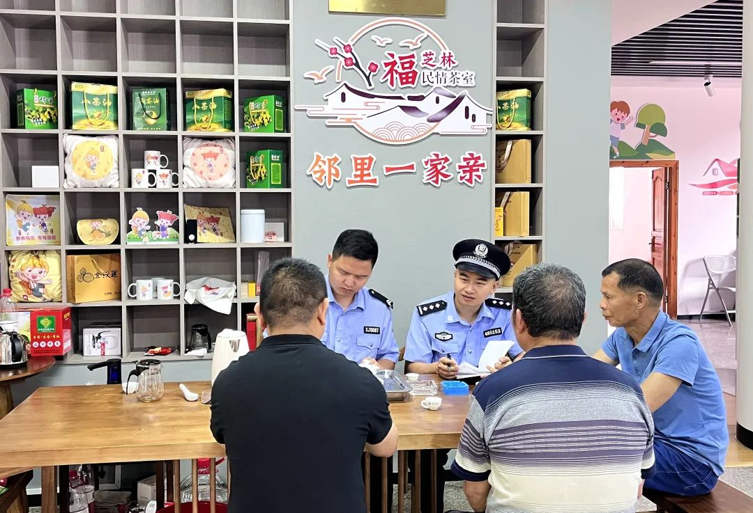 設(shè)置“民情茶室”，開展調(diào)解工作。安溪縣公安局供圖