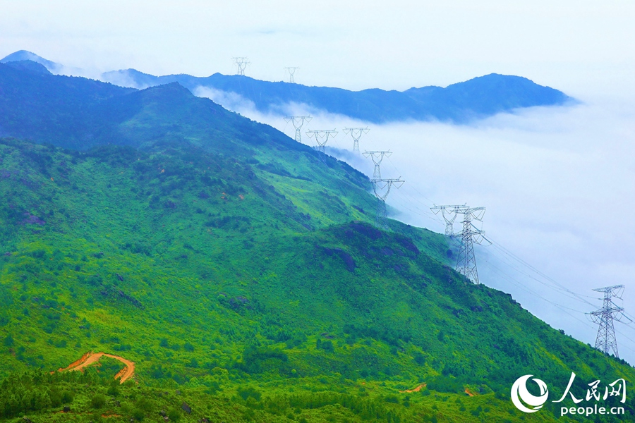 周寧縣峰巒迭起，云霧繚繞。人民網(wǎng) 李唯一攝