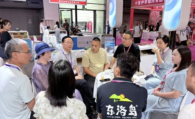 利用博覽會閑暇之余，連江縣組織參展企業(yè)交流探討“海連江”產(chǎn)品營銷經(jīng)驗