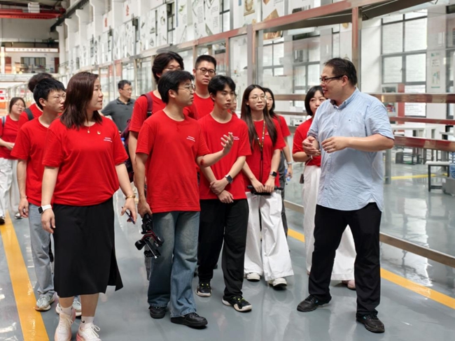 實(shí)踐隊(duì)師生調(diào)研杭州科技職業(yè)技術(shù)學(xué)院智能制造學(xué)院