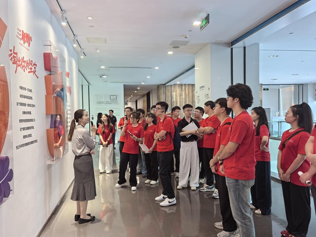 實(shí)踐隊(duì)師生在阿里巴巴集團(tuán)控股有限公司調(diào)研