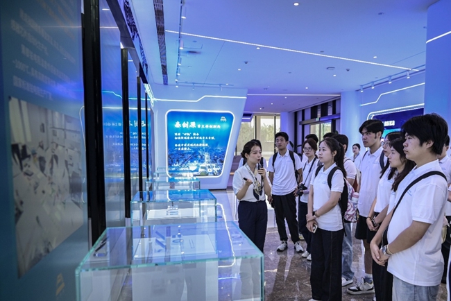 實(shí)踐隊(duì)調(diào)研秦創(chuàng)原成果轉(zhuǎn)化平臺