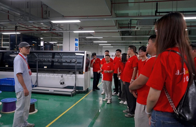 參觀阜南比亞迪汽車零部件有限公司