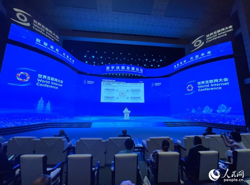 論壇期間，來自全球49個(gè)國家和地區(qū)，以及13個(gè)國際組織的600余名嘉賓齊聚一堂。人民網(wǎng)記者 陳藍(lán)燕攝