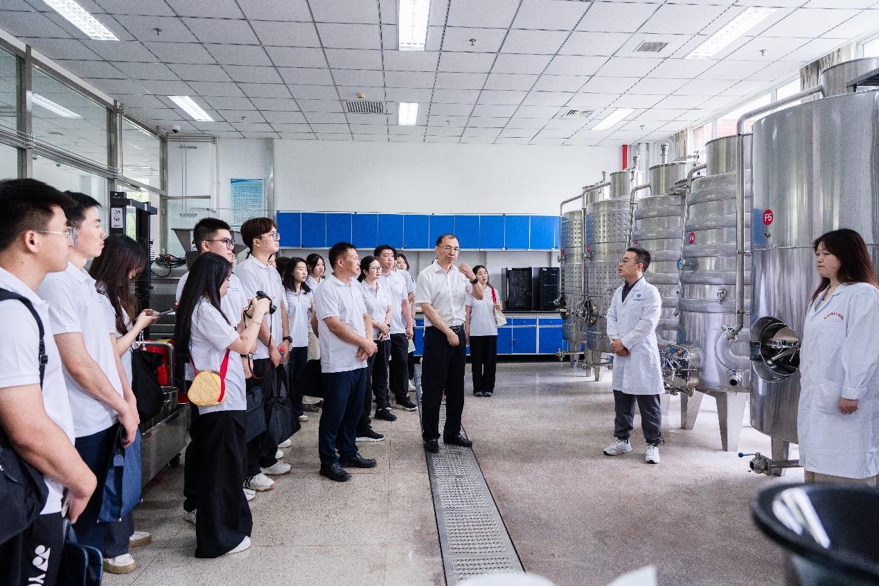 實踐隊師生參觀北京農(nóng)學院國家大學科技園