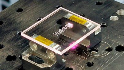 這個“實(shí)驗(yàn)室”，五年帶動300億元產(chǎn)值2019年，閩都創(chuàng)新實(shí)驗(yàn)室作為福建首批省級創(chuàng)新實(shí)驗(yàn)室之一獲批成立，超前布局戰(zhàn)略性先進(jìn)光電材料、新型照明與顯示、高速通信與感知三大方向。