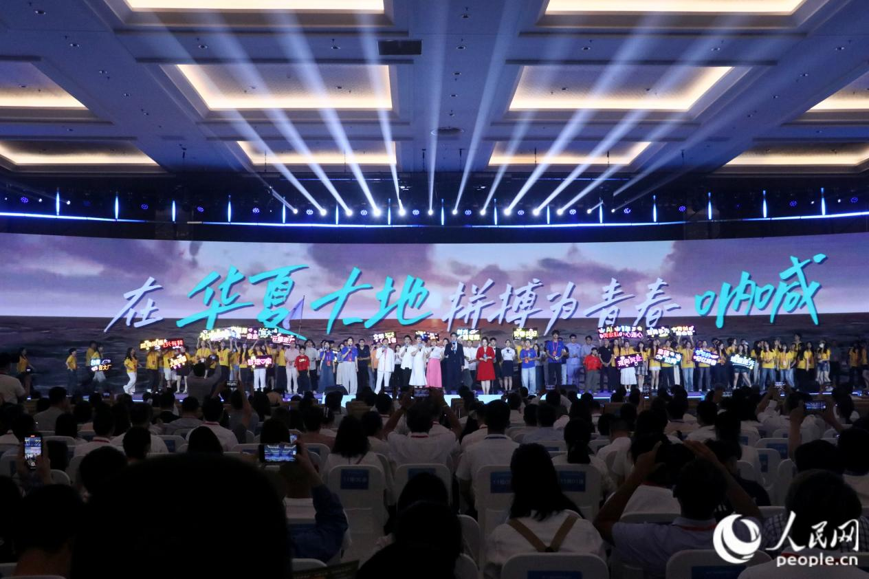 兩岸青年合唱主題曲《青春海峽》。實習生 薛之睿攝