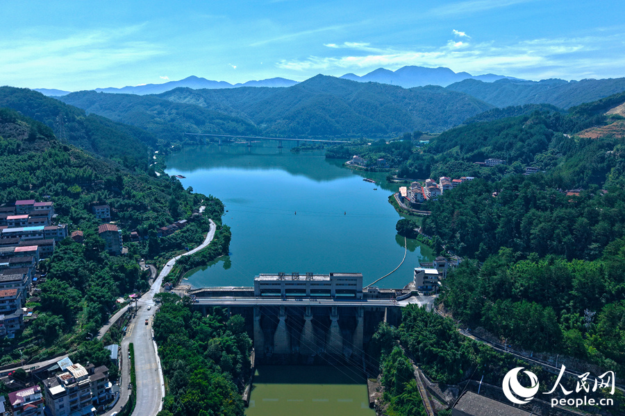 鳥瞰如今的大瀨坂村。人民網(wǎng) 李唯一攝