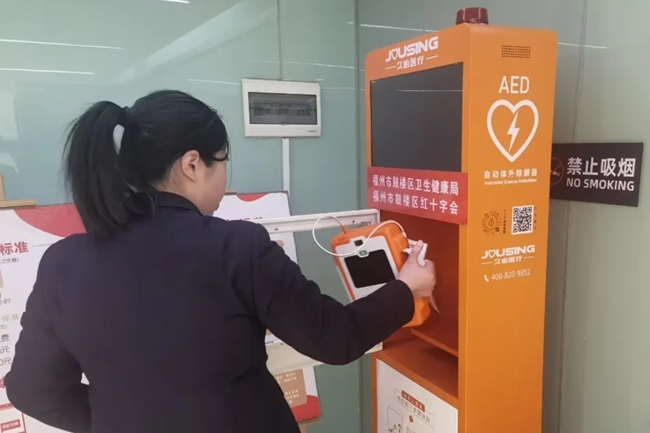 實(shí)地查看AED設(shè)置安放情況