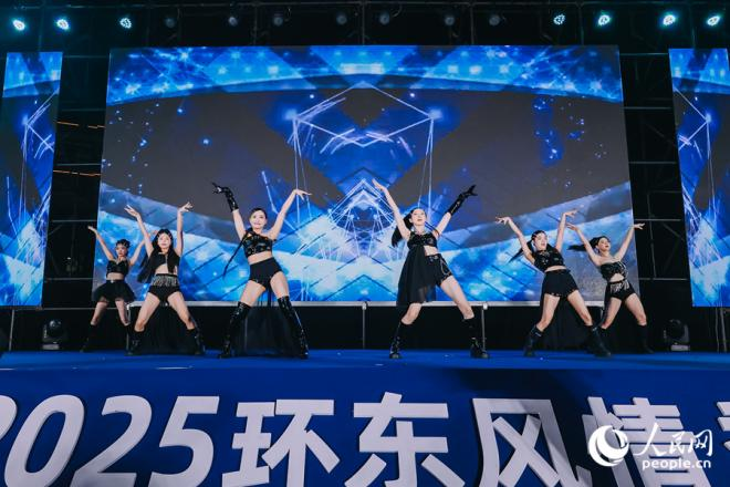 歌舞表演。人民網(wǎng)記者 陳博攝