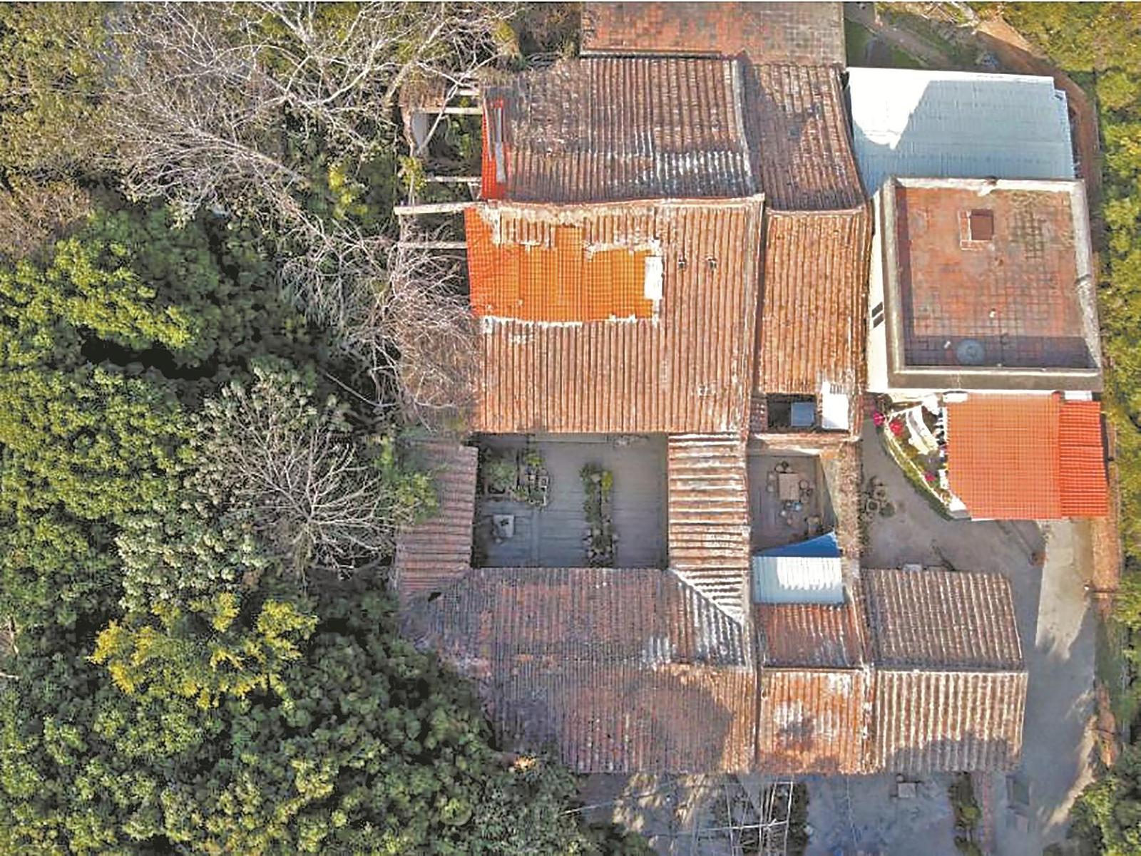 施瑯故宅修繕前房梁開裂、立柱傾斜