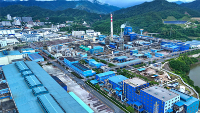 老區(qū)走出“百強(qiáng)縣”上杭縣內(nèi)可實(shí)現(xiàn)75%鋰電池原材料成本供應(yīng)，構(gòu)建起“鋰礦開發(fā)-電池原材料-儲能系統(tǒng)-回收利用”儲能全閉環(huán)產(chǎn)業(yè)鏈，而上杭還在不斷延長產(chǎn)業(yè)鏈。