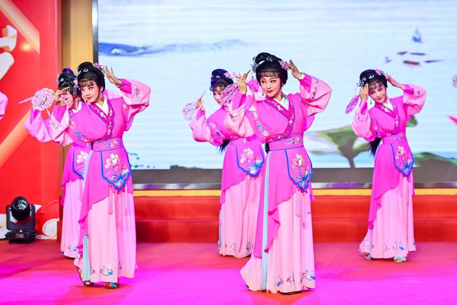 僑連五洲·第三屆廈門澳頭僑鄉(xiāng)春晚表演節(jié)目。閩僑文史館供圖