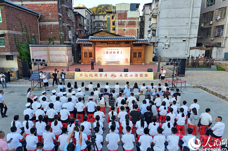 沉浸式實(shí)景演出現(xiàn)場。人民網(wǎng)記者 陳博攝