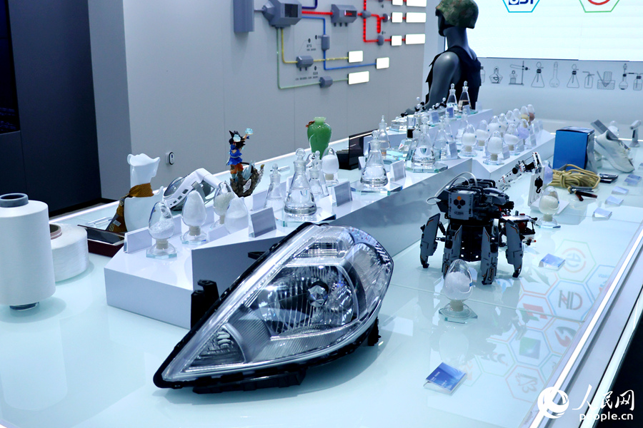 從古雷石化園區(qū)走出來的“萬(wàn)家貨”。人民網(wǎng) 李昌乾攝