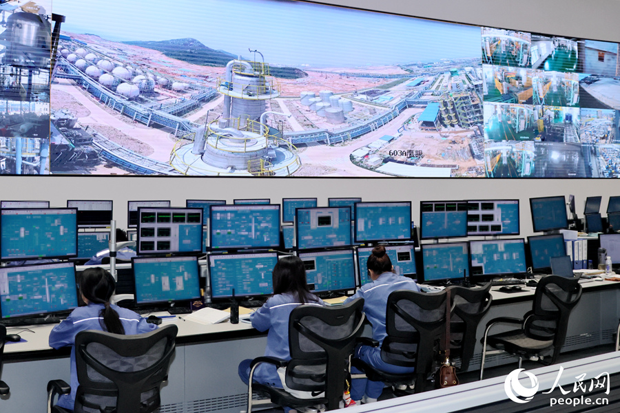 古雷石化園區(qū)是全國(guó)首個(gè)封關(guān)運(yùn)行管理的石化基地。人民網(wǎng) 李昌乾攝