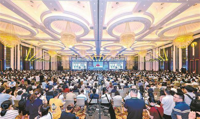 開幕式現(xiàn)場，中國工程院院士陳香美致辭。