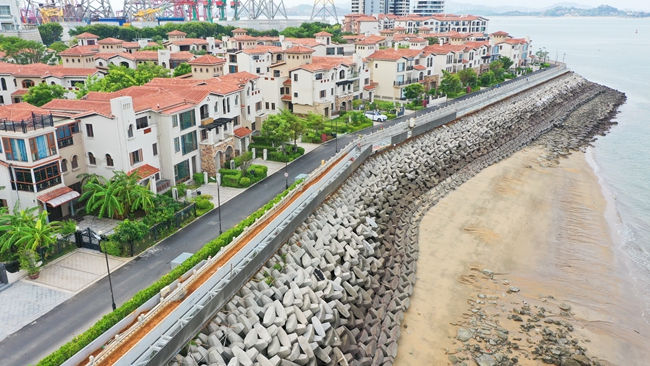 黃金海岸北段棧道。漳州開發(fā)區(qū)供圖