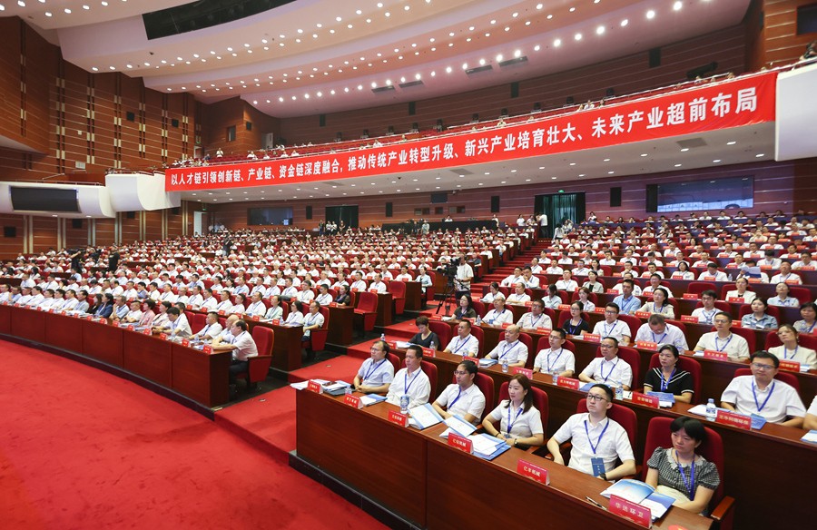 特聘專家團(tuán)、各類人才代表等在前排就坐。龍巖市融媒體中心供圖