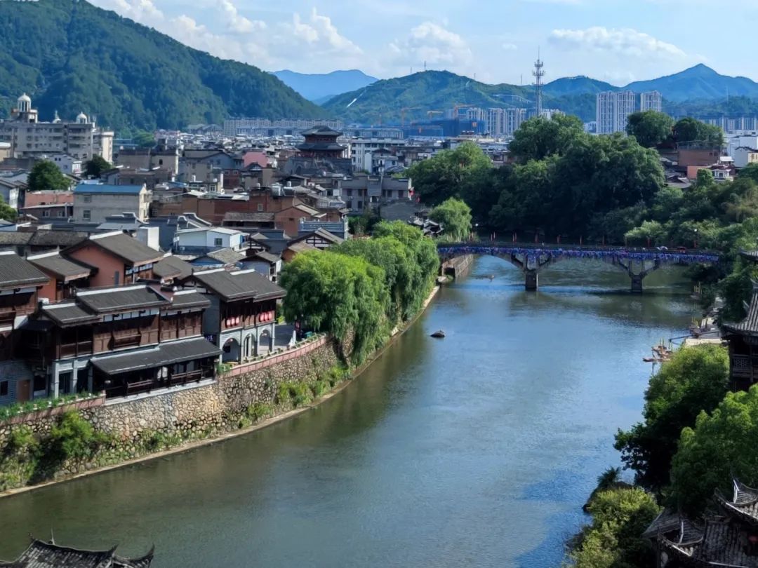 汀江兩岸秀美風光。