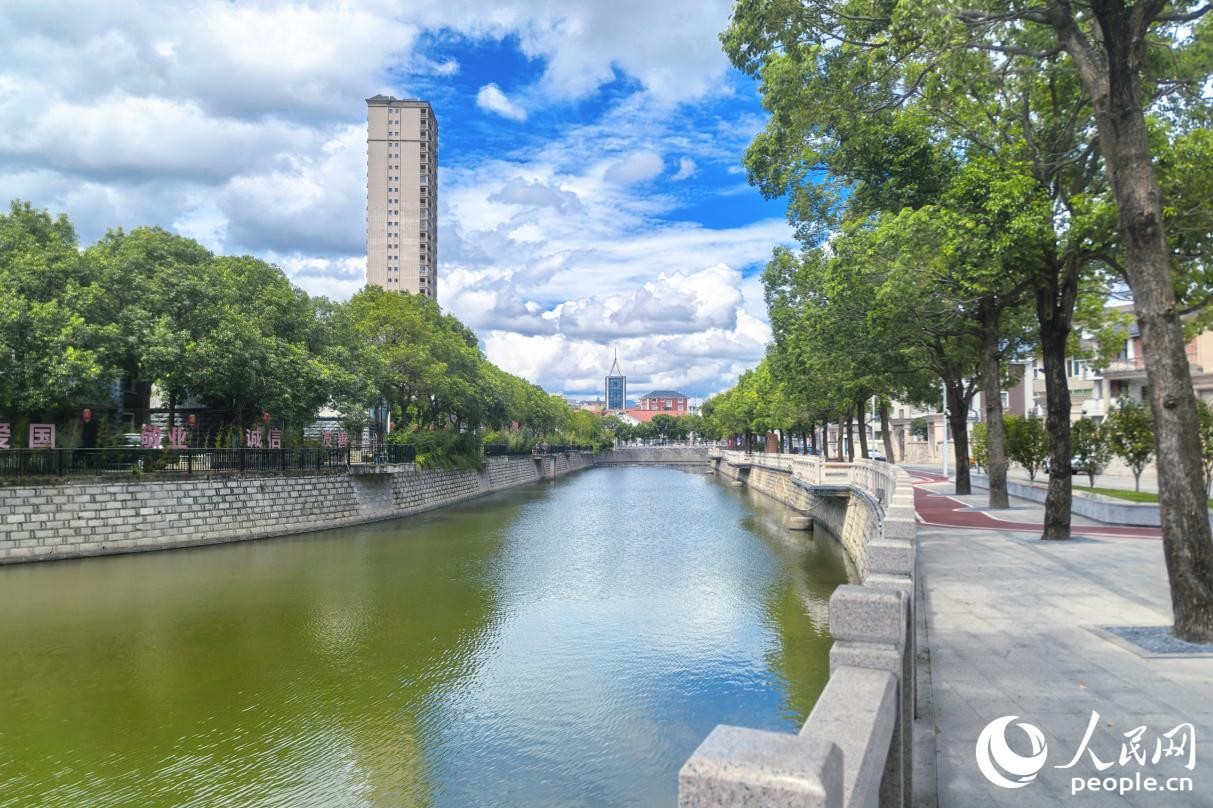 福州福清市陽(yáng)下街道溪頭村面貌煥然一新。人民網(wǎng)記者 黃玉琦攝