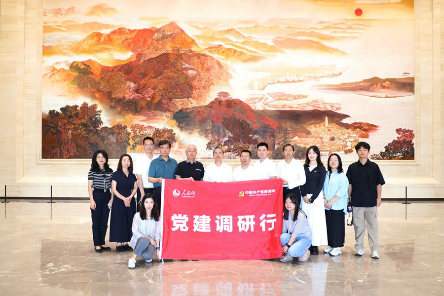 調(diào)研團(tuán)在福州市委黨校參觀學(xué)習(xí)“3820”戰(zhàn)略工程實(shí)施30周年成就展。葉珅攝