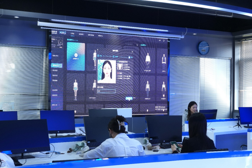 傳播學(xué)院探索“AI”育人新路徑的教學(xué)課堂