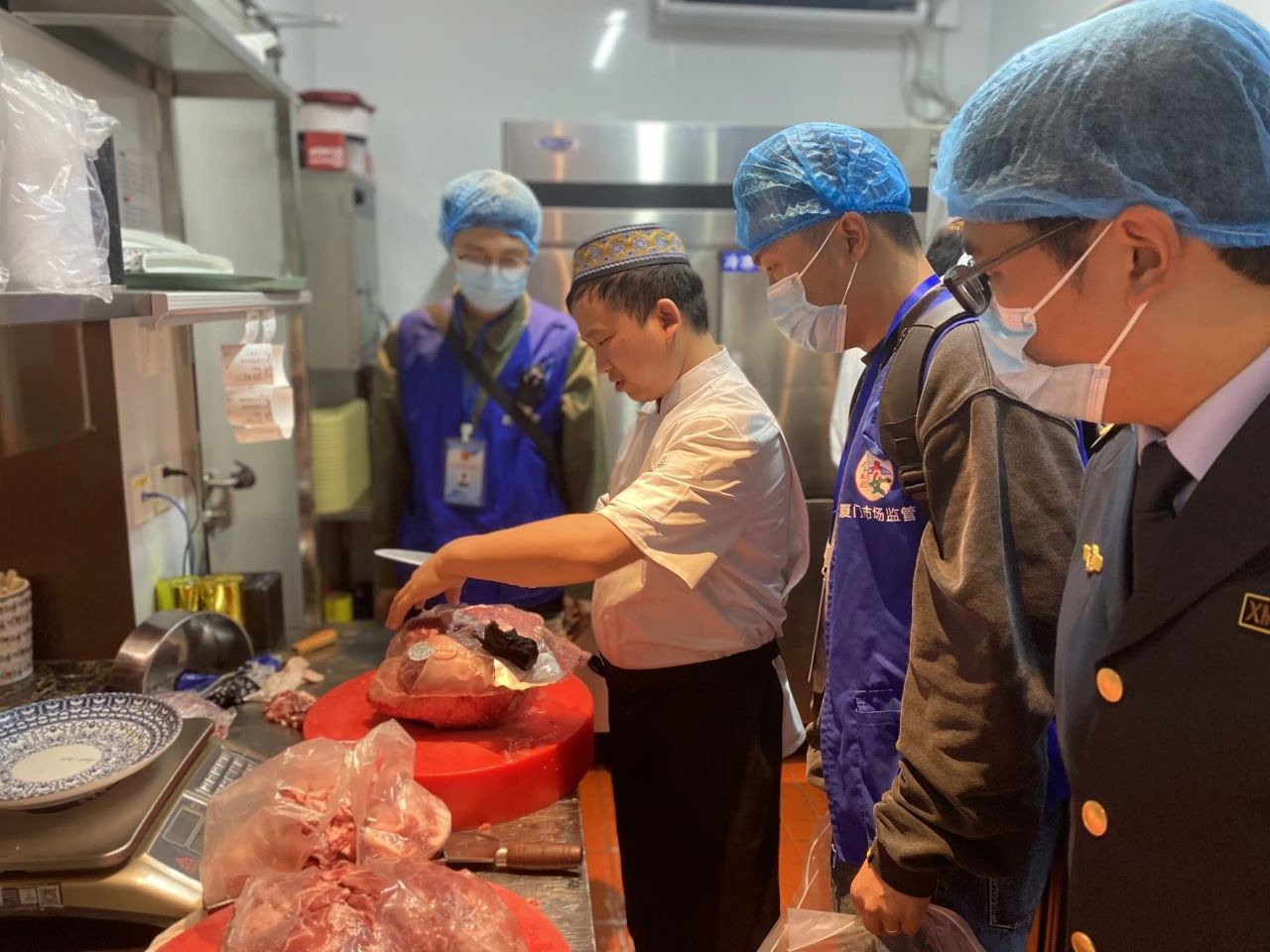 湖里區(qū)市場監(jiān)管局檢查現(xiàn)場。