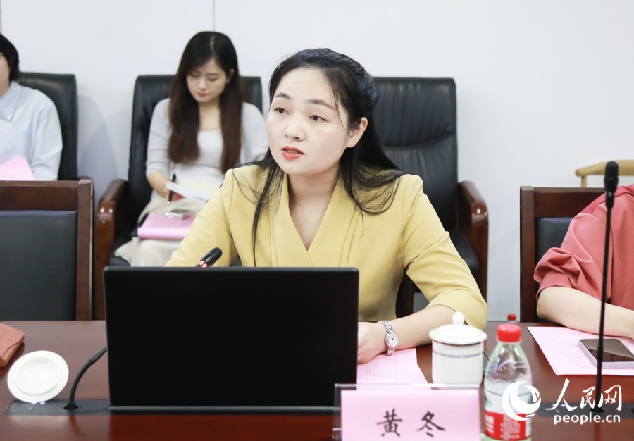 福州市鼓樓區(qū)洪山鎮(zhèn)大凰山社區(qū)黨委書記、居委會主任黃冬。