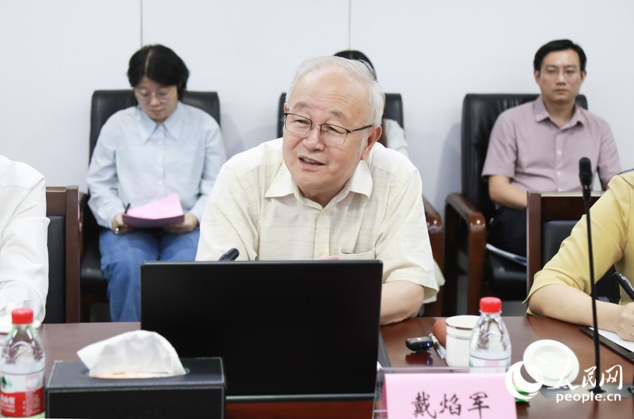 中共中央黨校（國家行政學院）黨建教研部原副主任、教授戴焰軍。